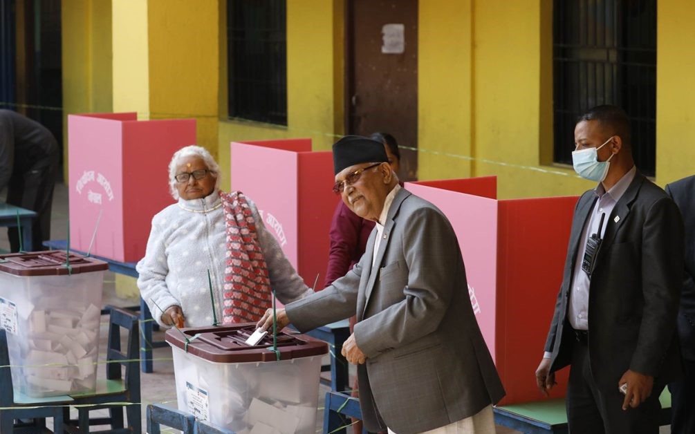 एमाले अध्यक्ष ओलीले गरे मतदान