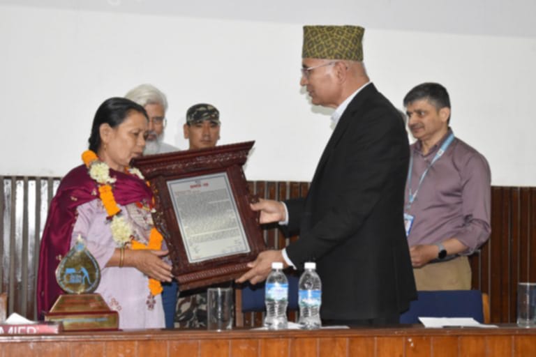 प्रकाश मानव अधिकार पुरस्कार२०८० बाट पूर्णिमाया लामा सम्मानित 