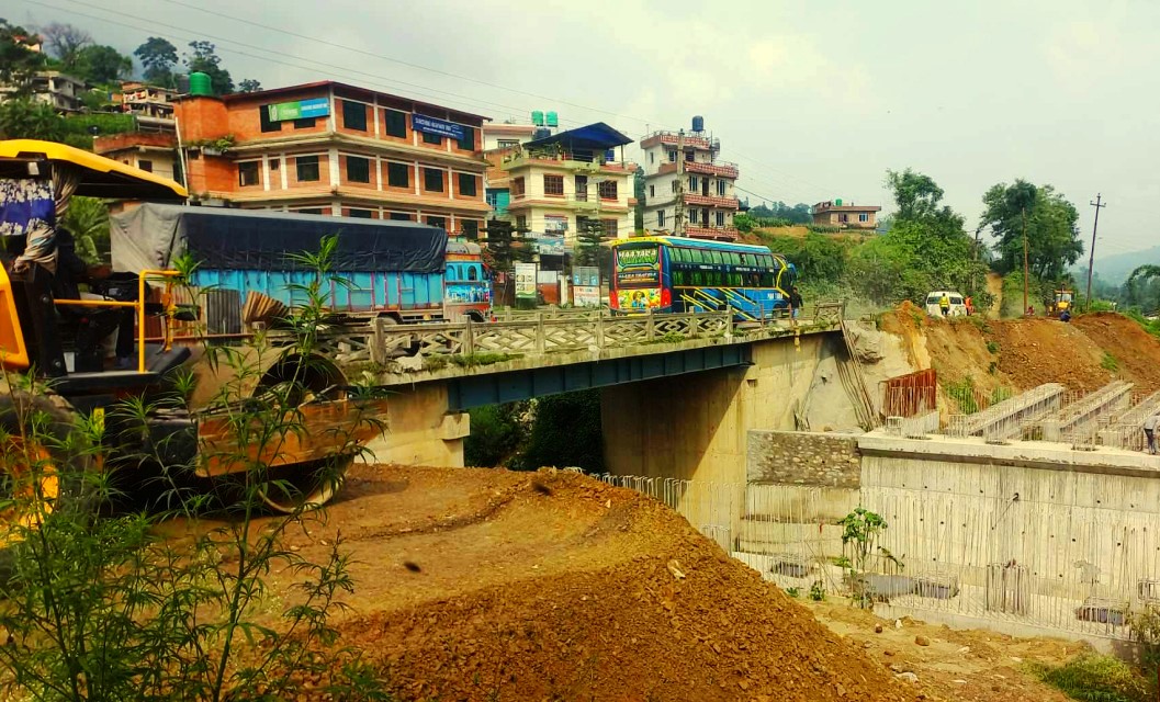 आज देखि नौबिसे-मलेखु सडकखण्ड यी समयमा  बन्द हुने