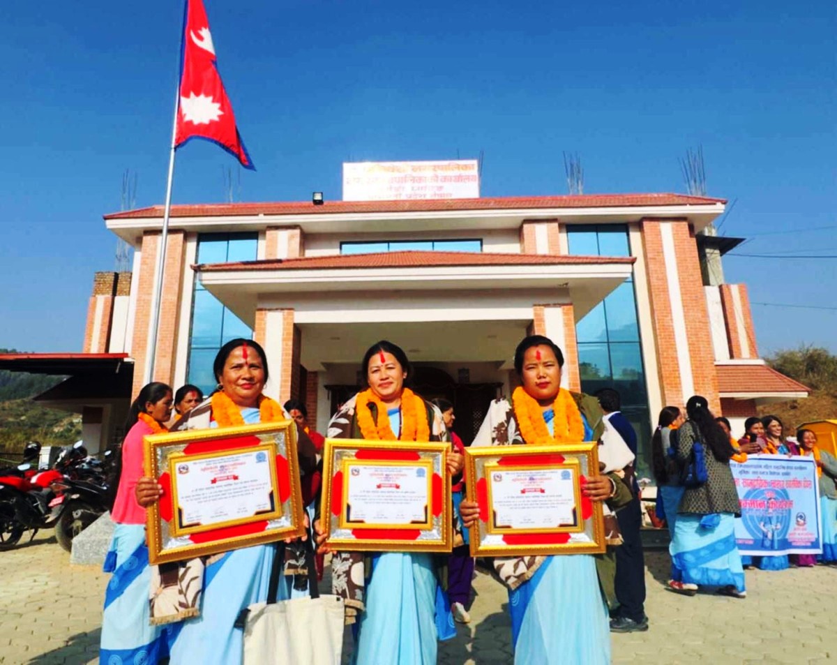 धुनिवेशीमा भए ३ महिला स्वास्थ्य स्वंयसेविका सम्मानित